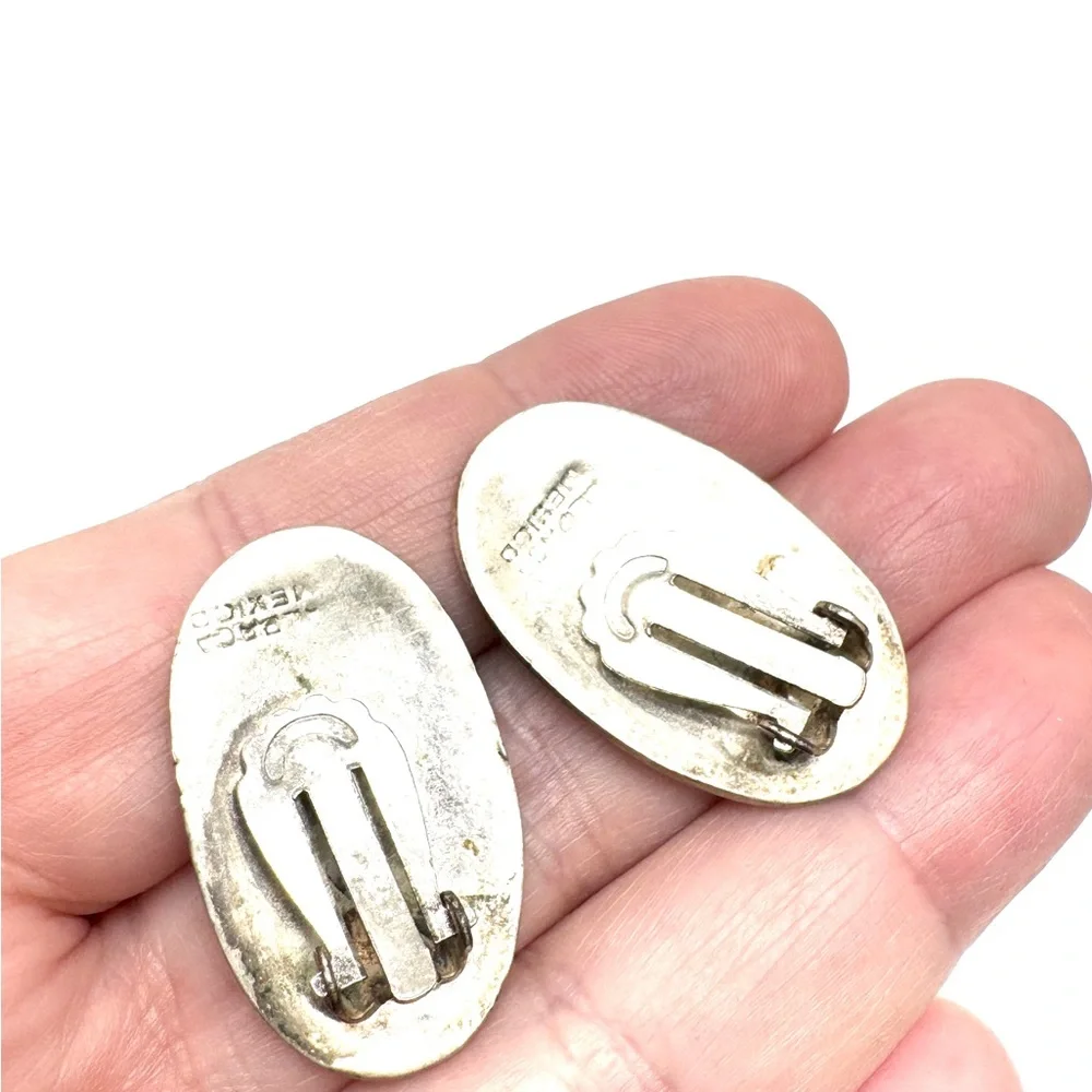 Vintage Alpaca Black Enamel Mother-of-Pearl Grape Motif Oval Earrings Clip-on